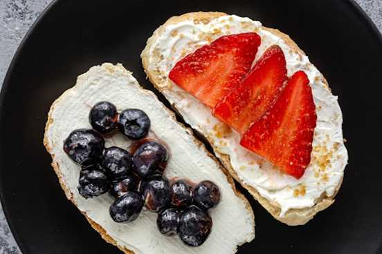 the greek yogurt and berry toast